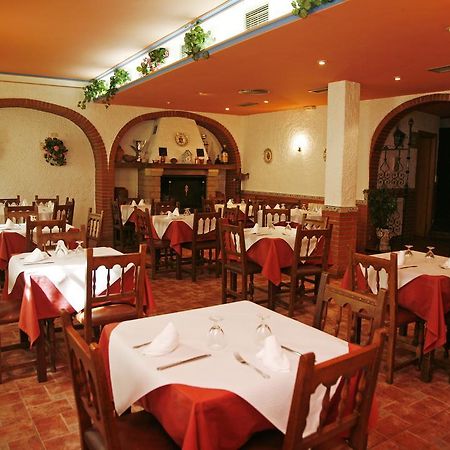 Hostal Cuatro Esquinas Ejea De Los Caballeros Exterior photo