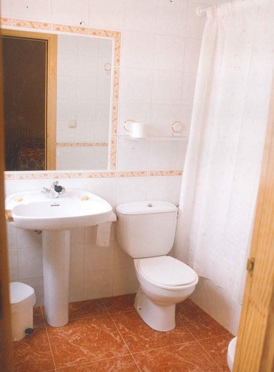 Hostal Cuatro Esquinas Ejea De Los Caballeros Room photo
